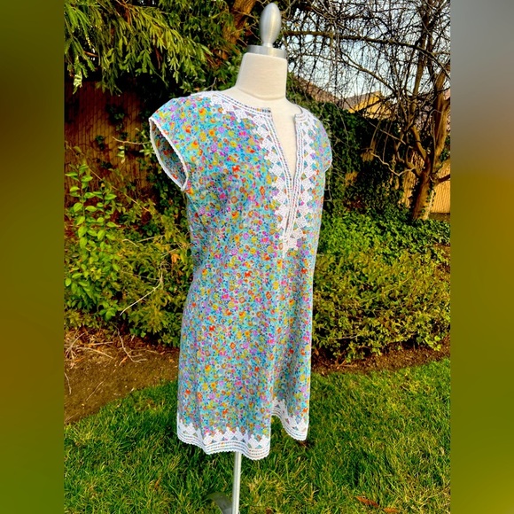 Floral Dress with White Accents - Picture 4 of 7